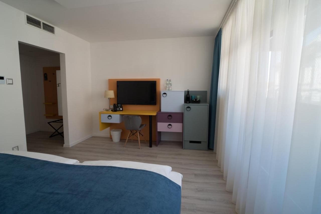 Hotel Civitas Sopron Bagian luar foto