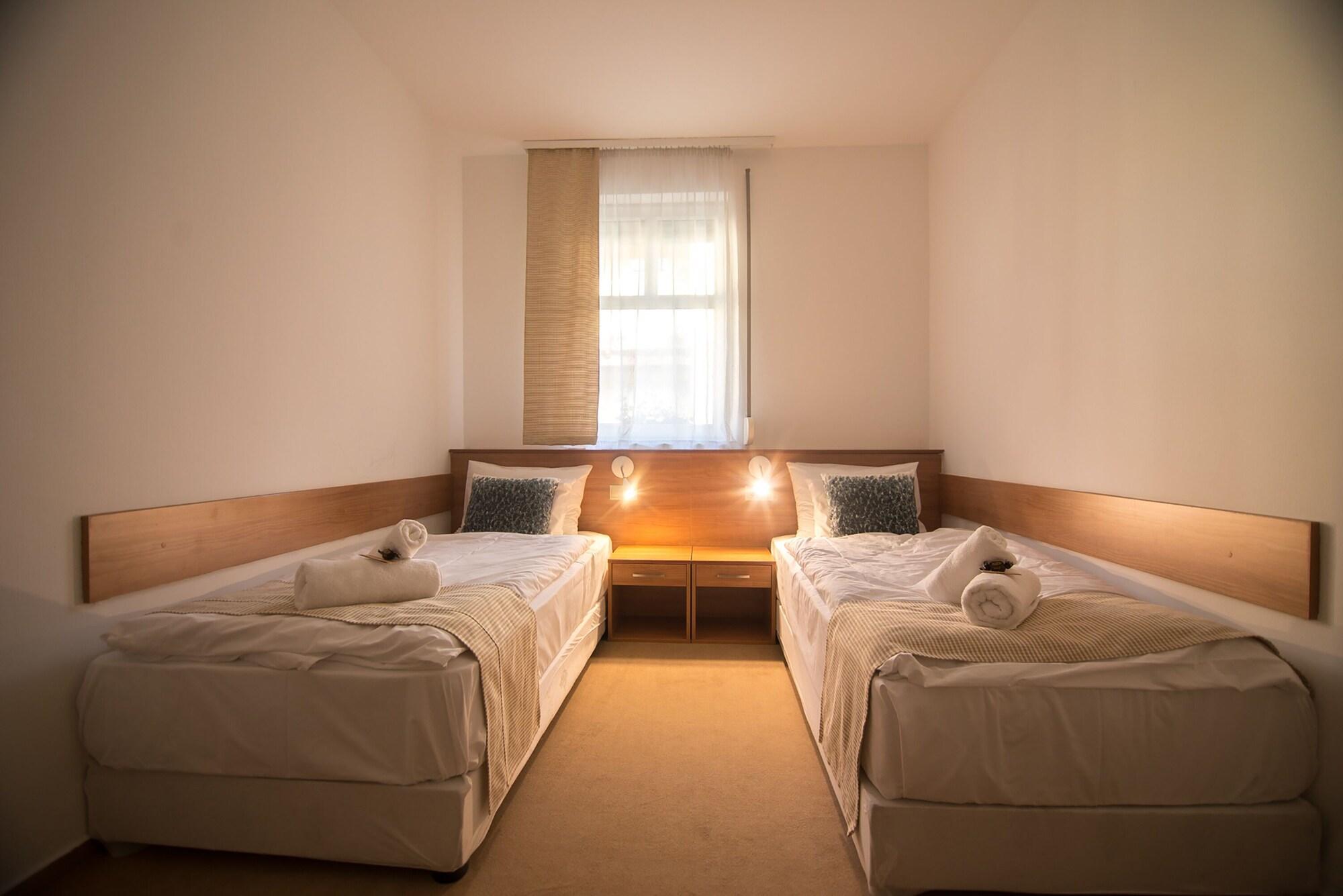 Hotel Civitas Sopron Bagian luar foto