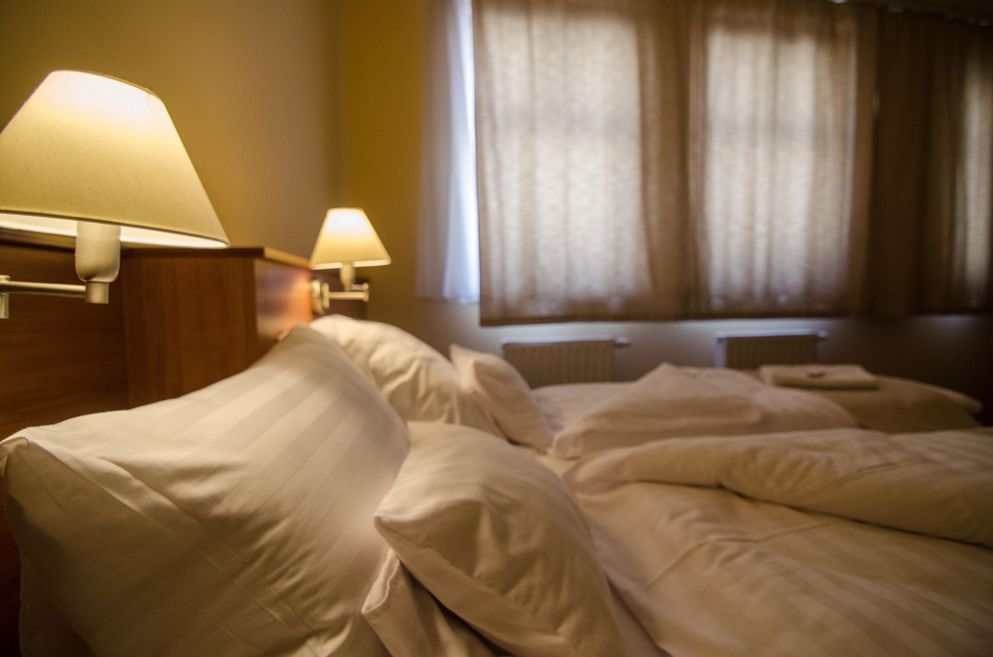 Hotel Civitas Sopron Bagian luar foto