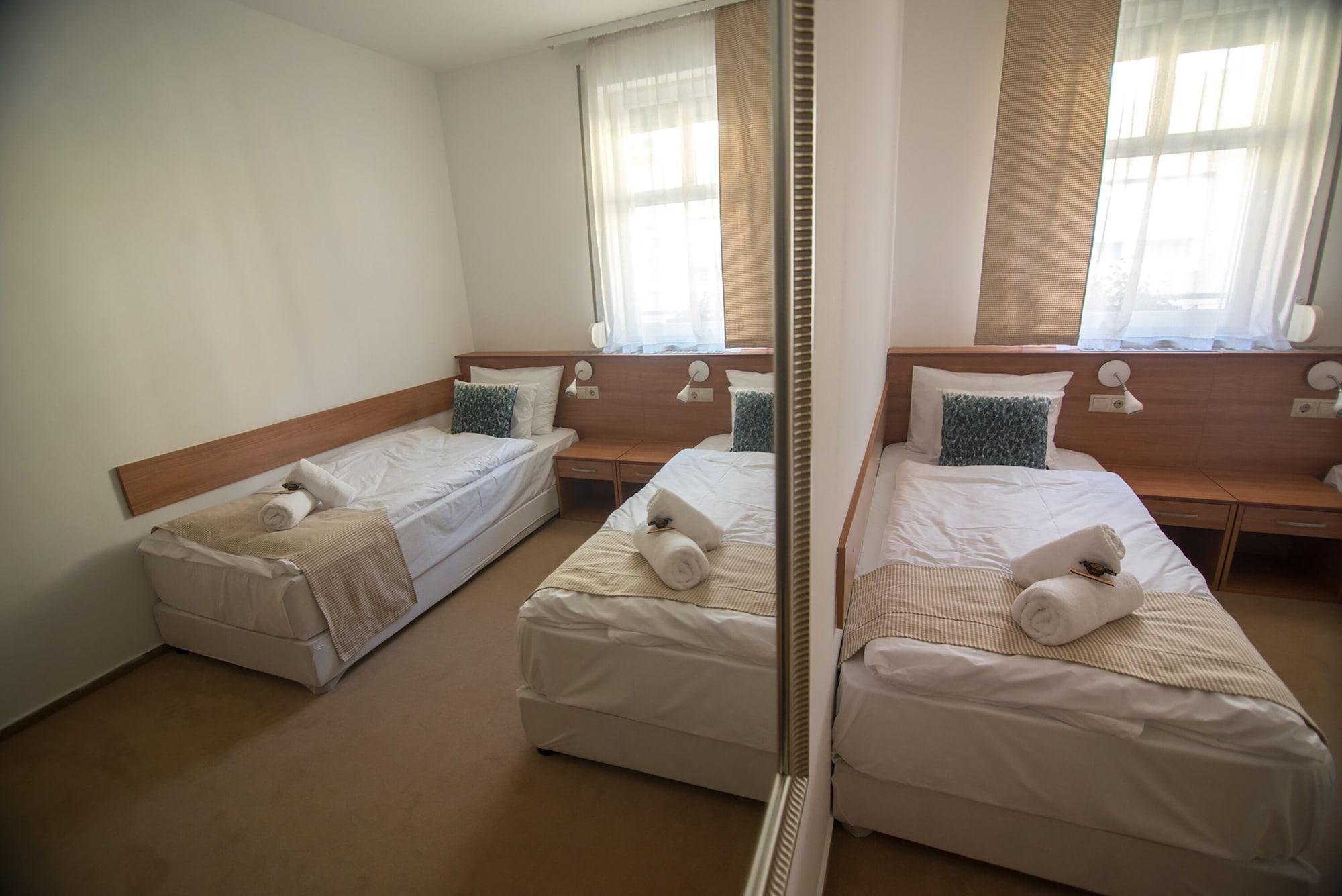 Hotel Civitas Sopron Bagian luar foto