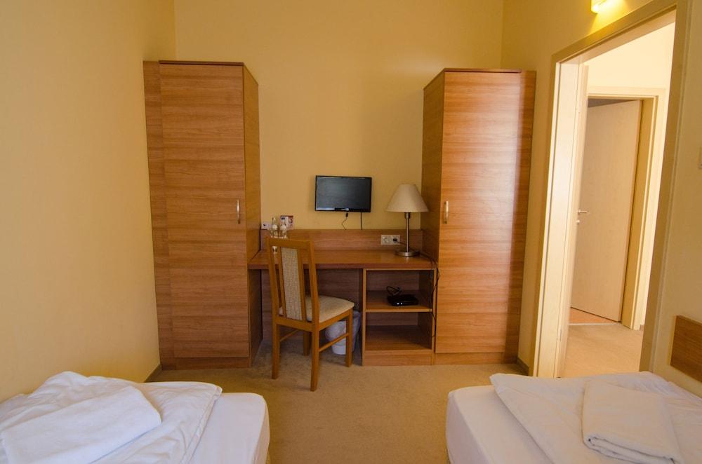 Hotel Civitas Sopron Bagian luar foto