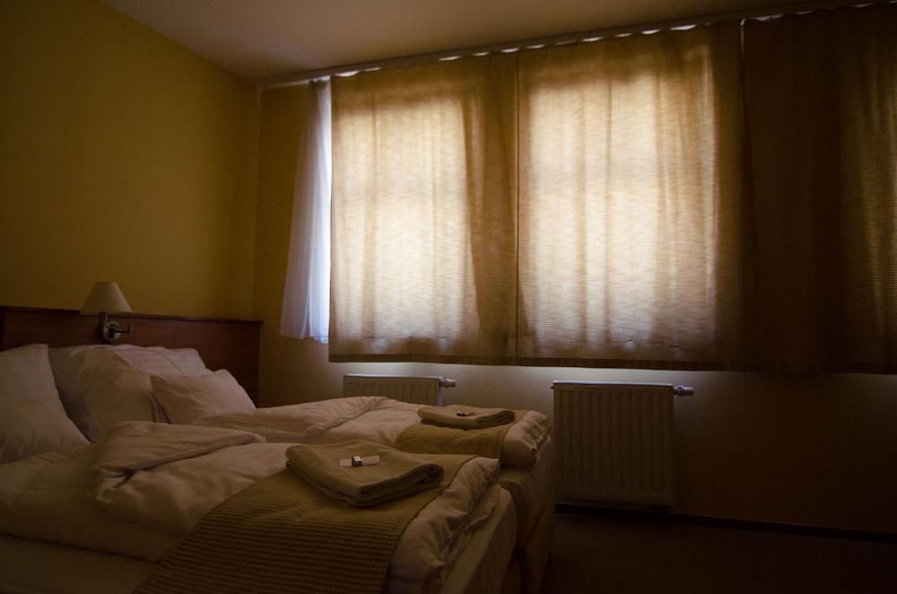 Hotel Civitas Sopron Bagian luar foto