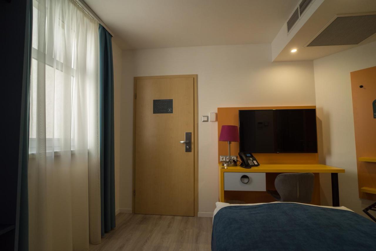 Hotel Civitas Sopron Bagian luar foto