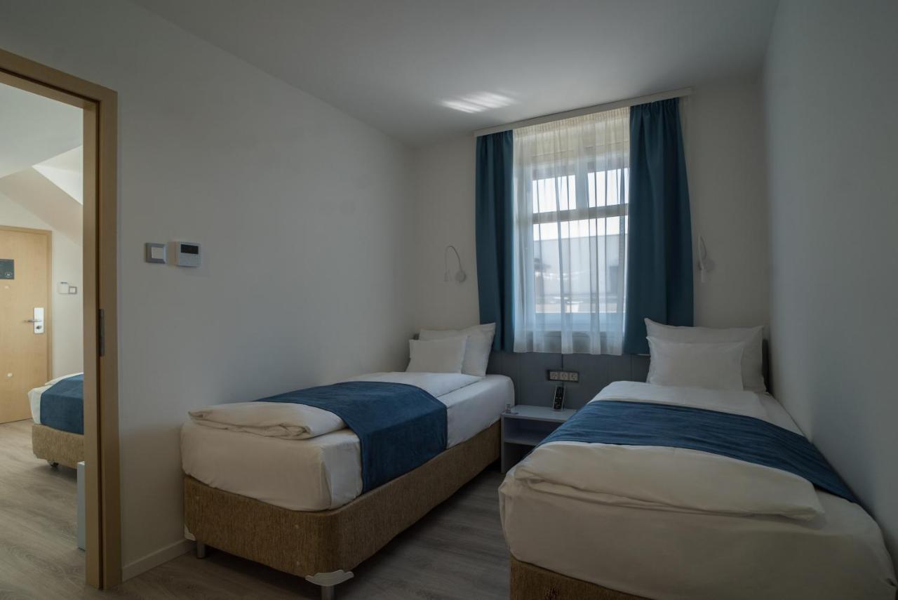 Hotel Civitas Sopron Bagian luar foto