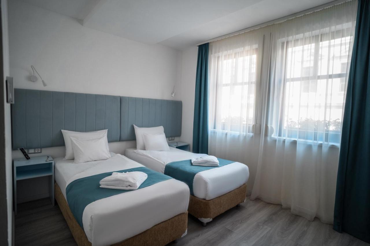 Hotel Civitas Sopron Bagian luar foto