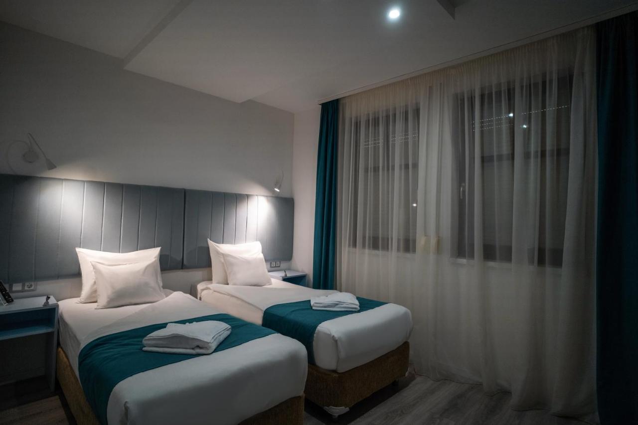 Hotel Civitas Sopron Bagian luar foto