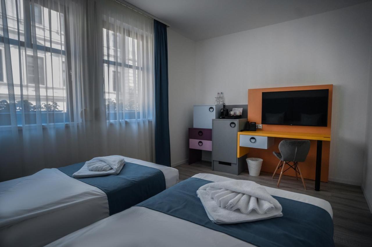 Hotel Civitas Sopron Bagian luar foto