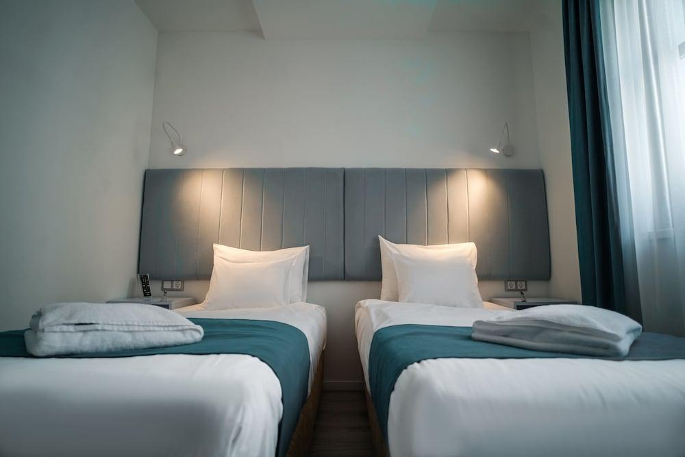 Hotel Civitas Sopron Bagian luar foto