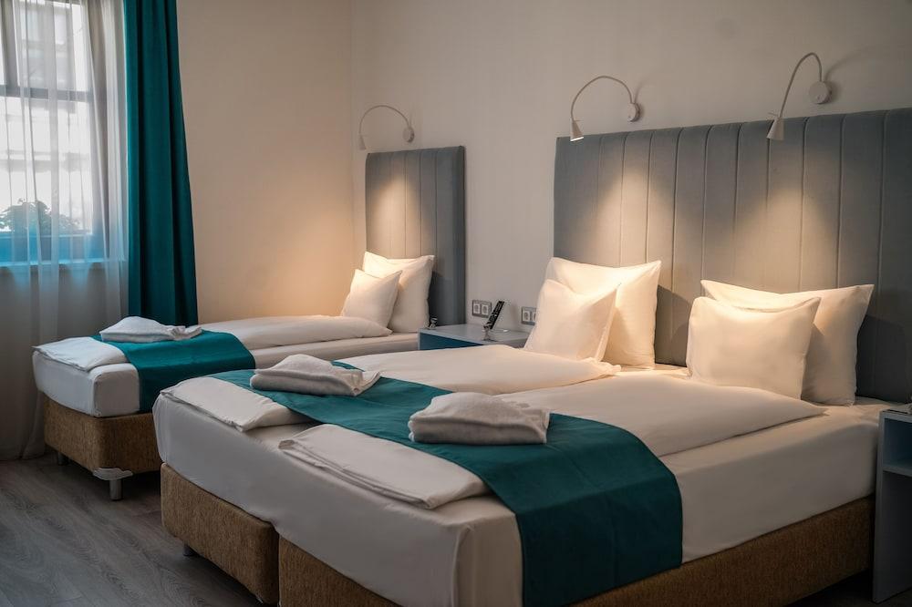 Hotel Civitas Sopron Bagian luar foto